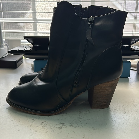 Bucco stacked heel bootie - Picture 2 of 5